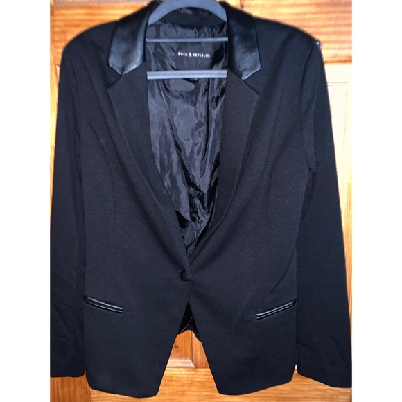 Black blazer - Picture 1 of 2